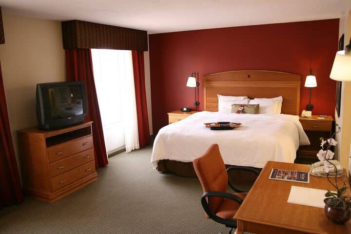 Room 8 of 37